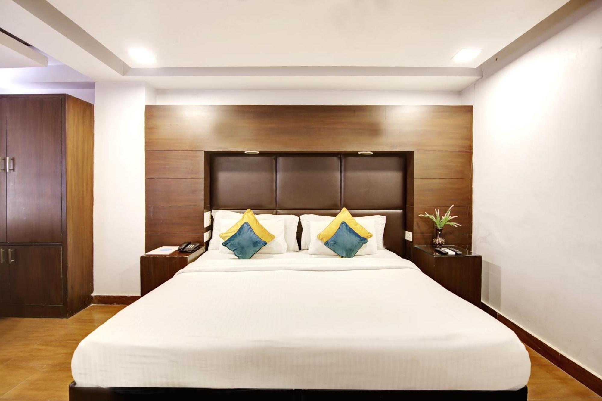 Hotel Bb Palace Дели Экстерьер фото