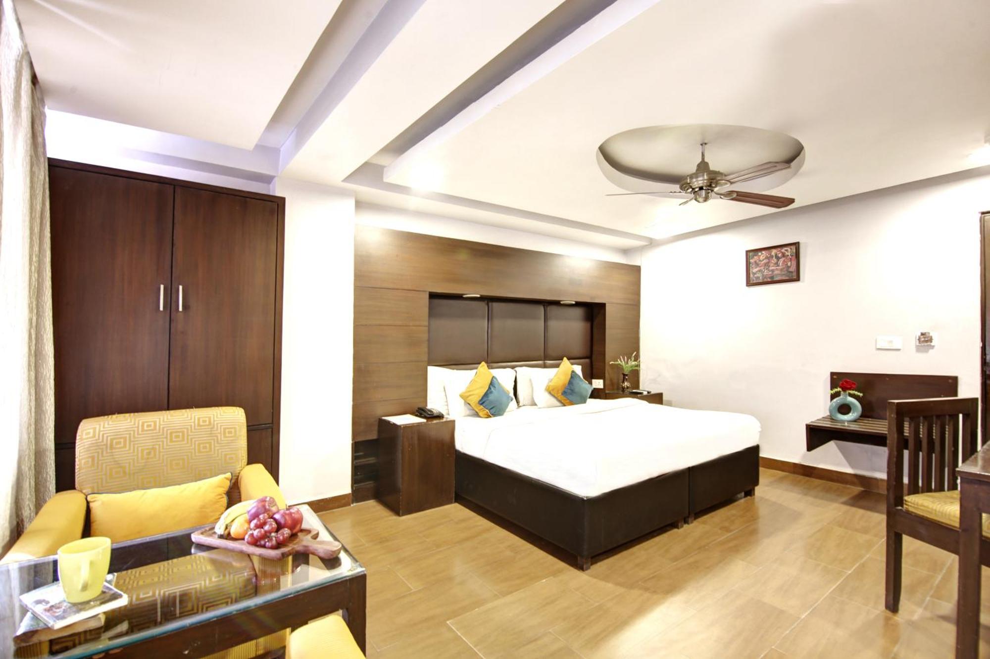Hotel Bb Palace Дели Экстерьер фото