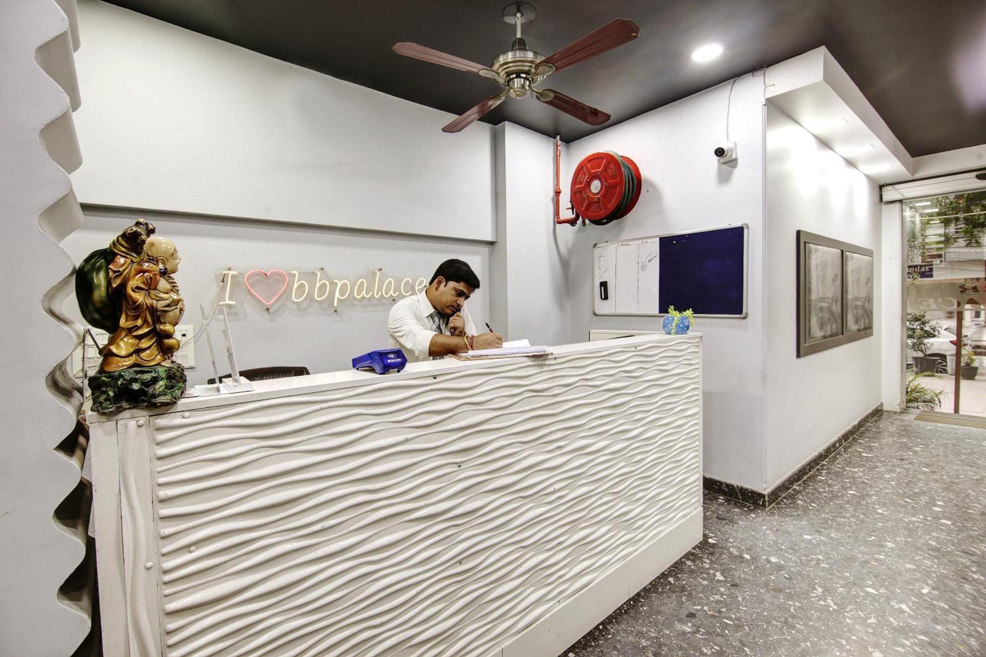 Hotel Bb Palace Дели Экстерьер фото