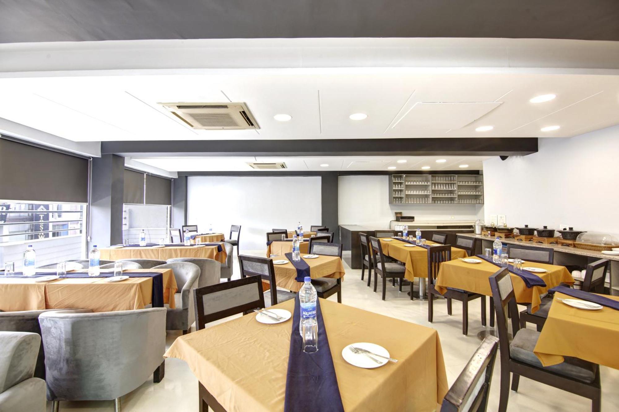 Hotel Bb Palace Дели Экстерьер фото