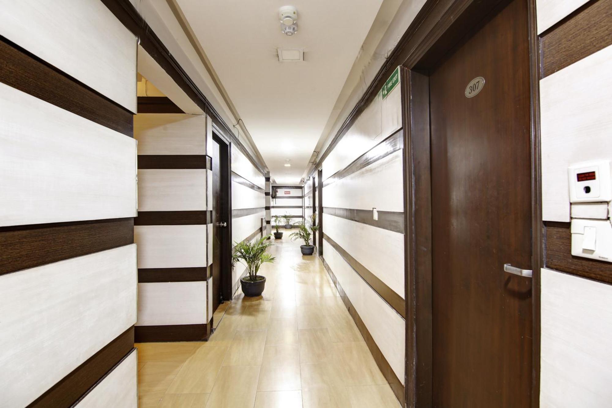 Hotel Bb Palace Дели Экстерьер фото