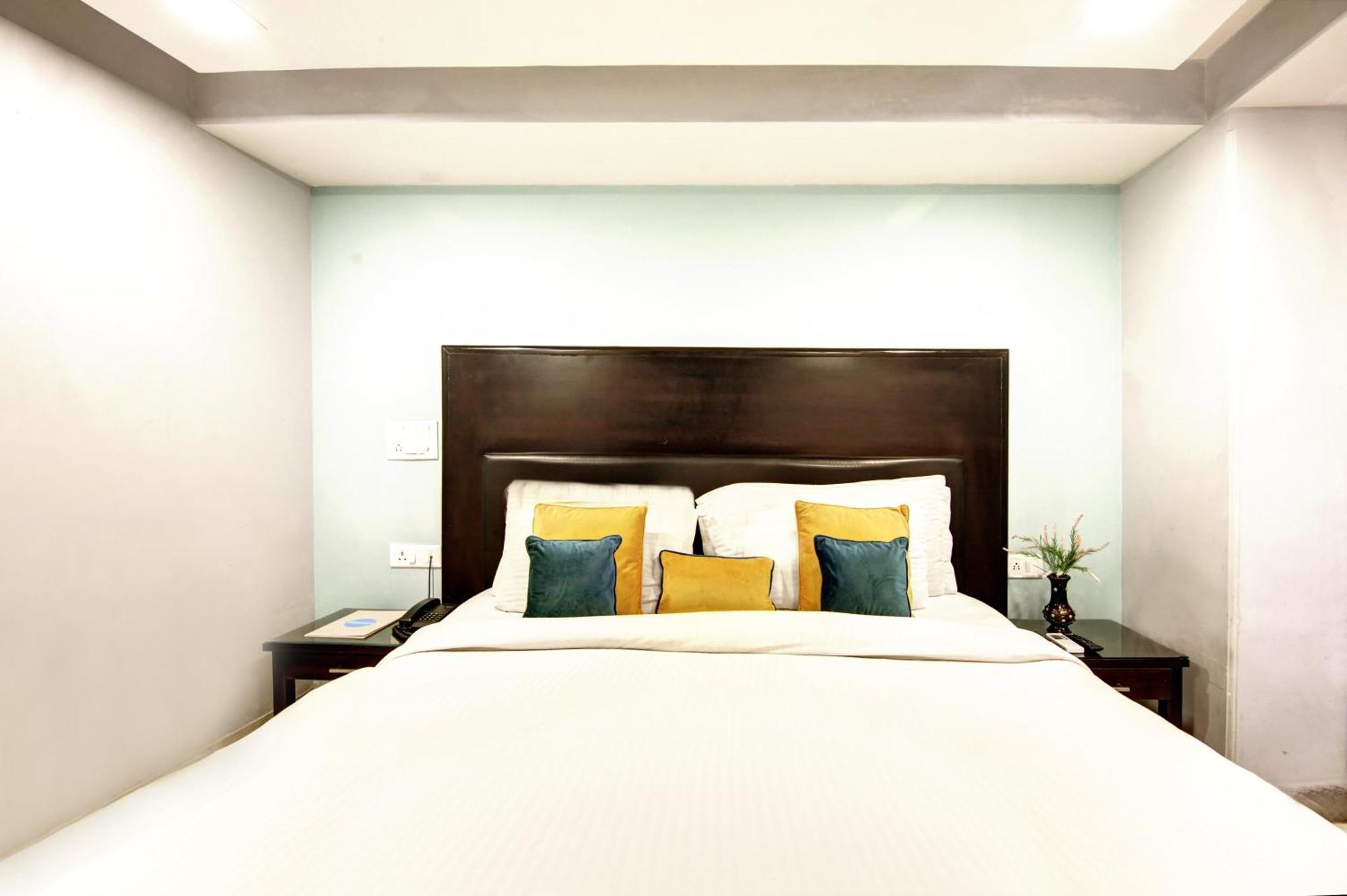 Hotel Bb Palace Дели Экстерьер фото