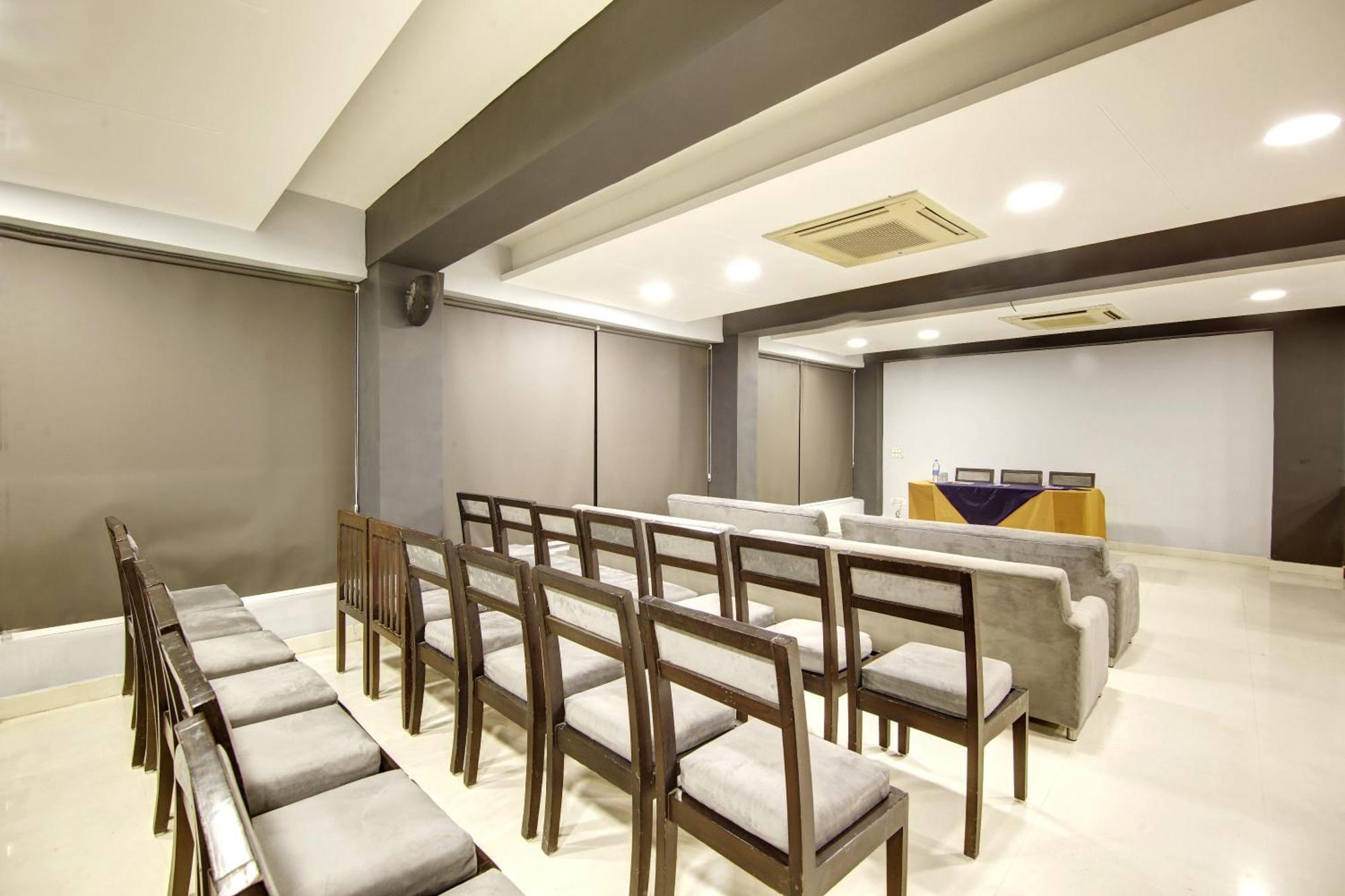 Hotel Bb Palace Дели Экстерьер фото